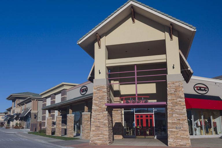 Shopping Center Built with Bluffstone Sunset Manufactured Stone Veneer